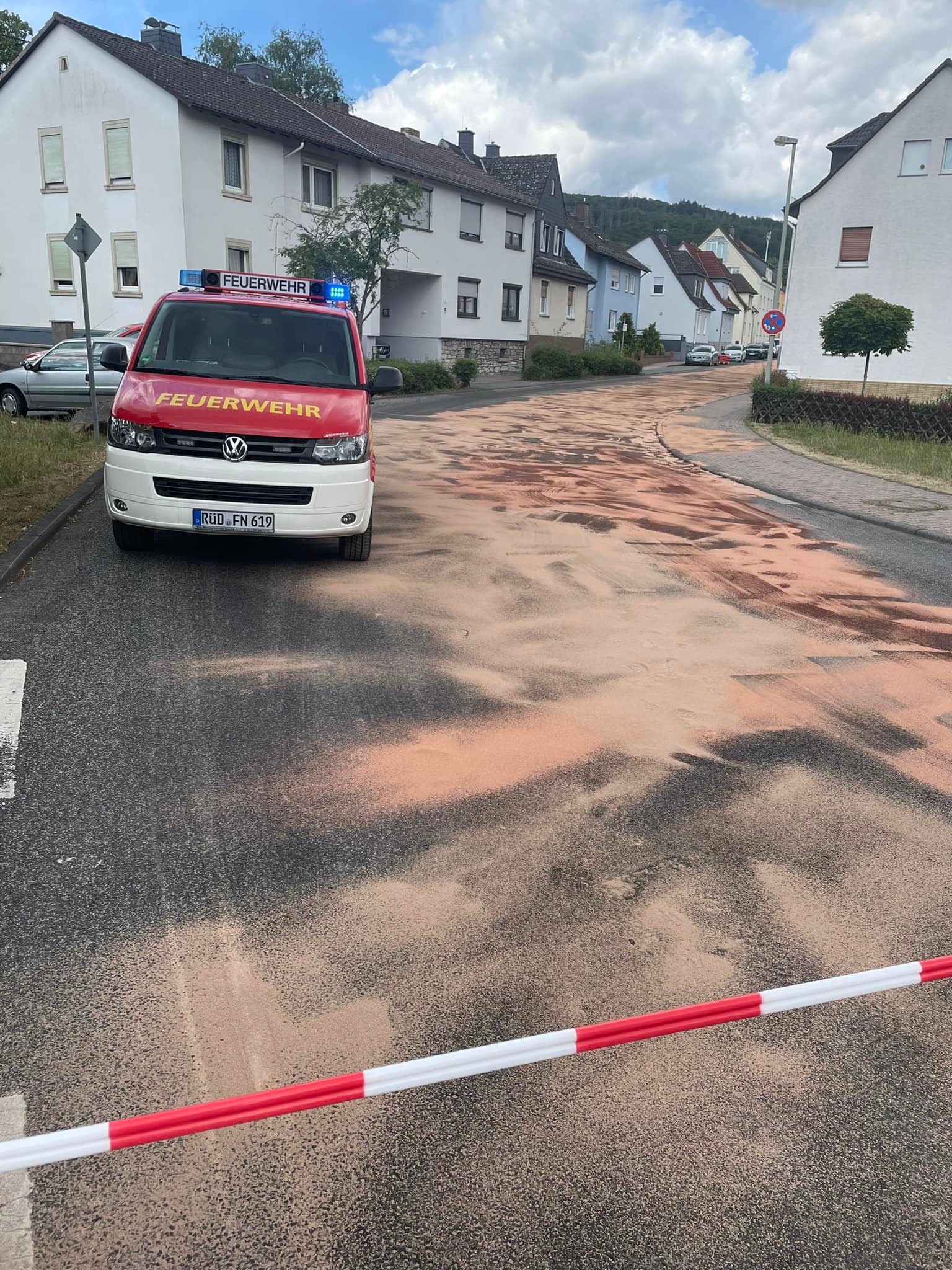 Feuerwehrfahrzeug auf einer Straße
