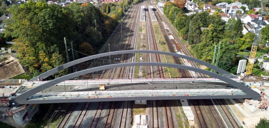 Blick auf die Eisenbahnbrücke