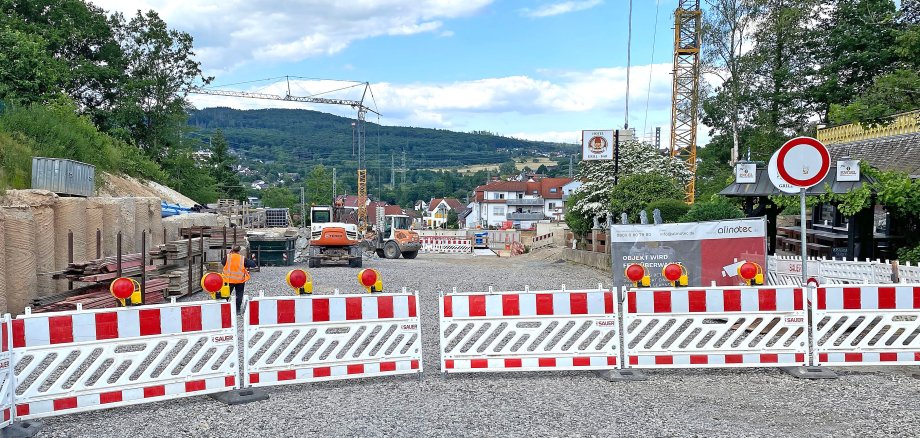 Eine Baustelle mit Straßensperrung