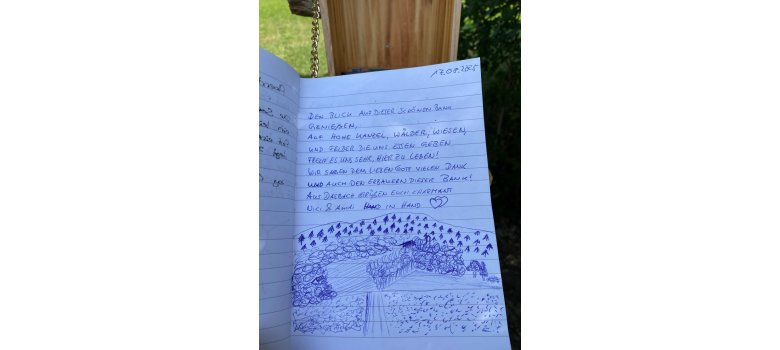 Handgeschriebene Seite im Gipfelbuch mit einem Gedicht und einer Zeichnung