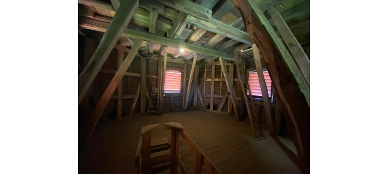 Blick in den Dachstuhl eines Kirchturms