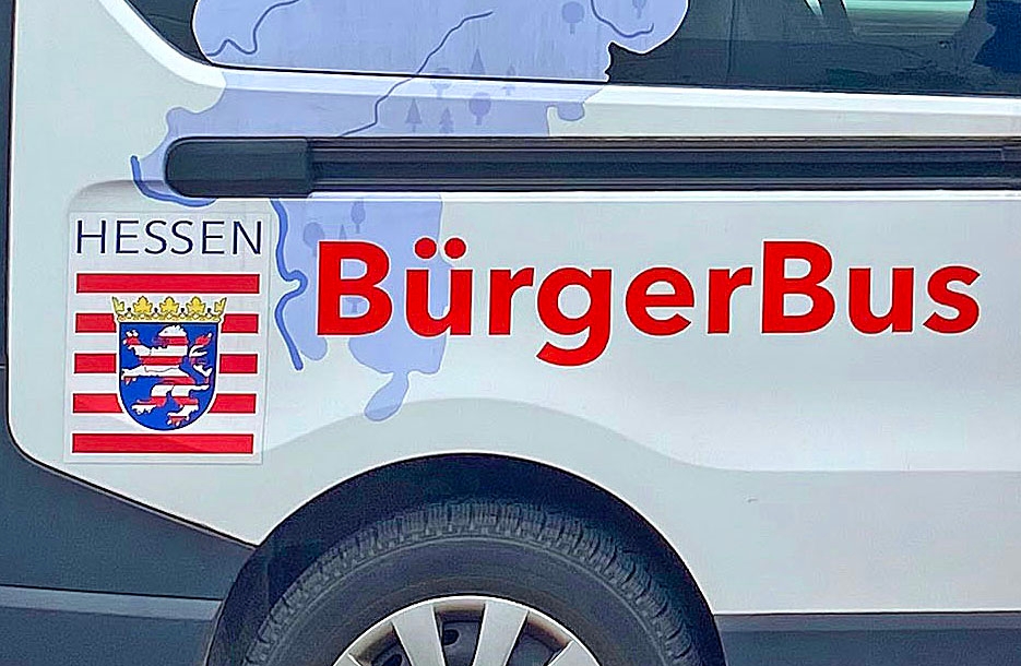 Seite eines Fahrzeugs mit der Aufschrift "Bürgerbus"