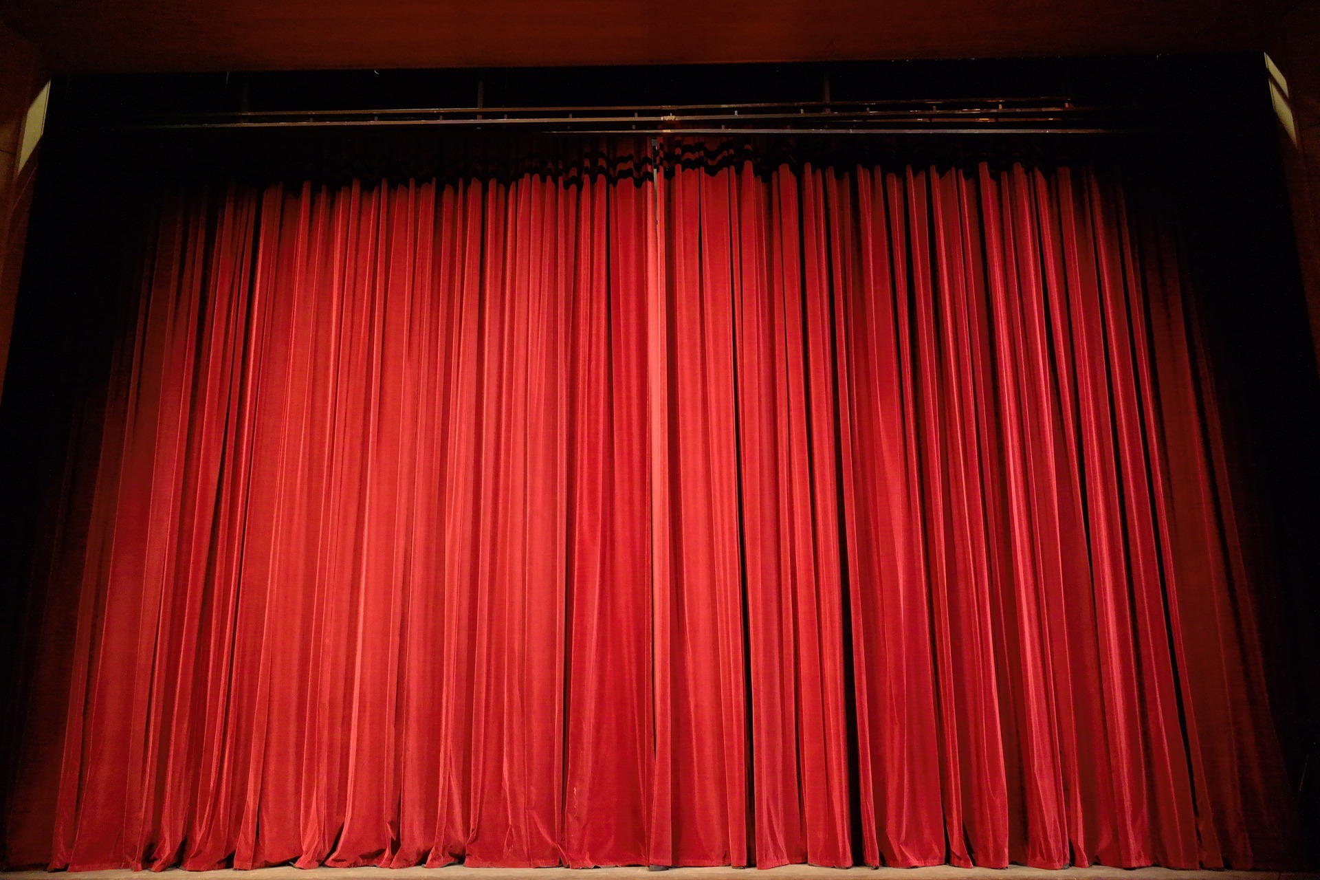 Ein roter Theatervorhang
